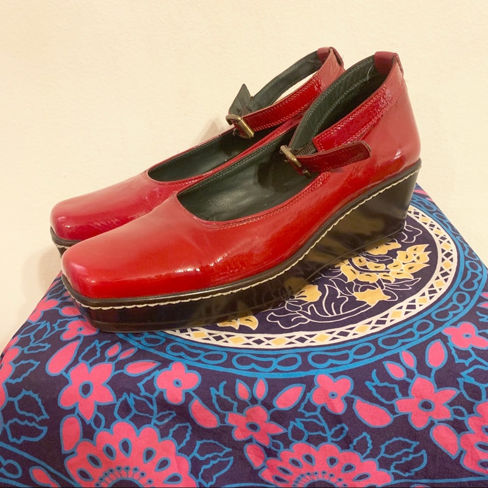 DONALD PLINER Dark red patent leather platforms